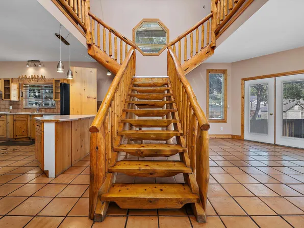 11253 89th St NW, Edmonton, AB T5B 3T3