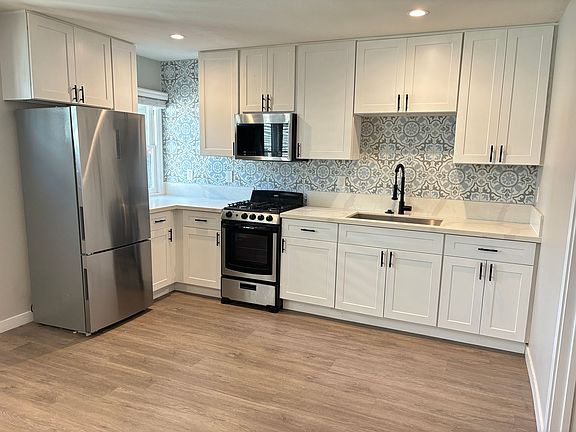3rd image of 189 N Waverly St #0