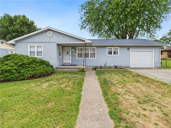 104 E 9th St, Georgetown, IL 61846
