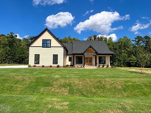 2nd image of 499 Hillard Ln