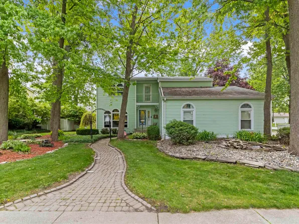 537 4th St, Marysville, MI 48040