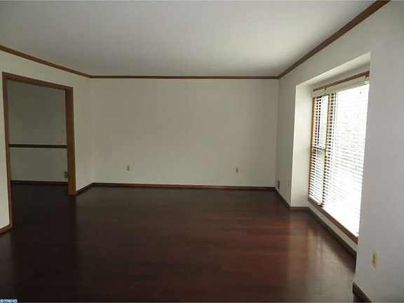 5th image of 24 Village Dr