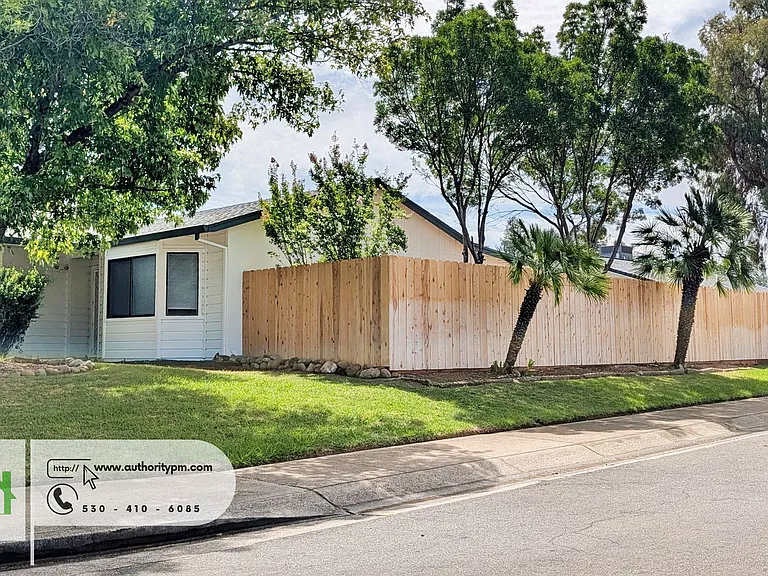 1027 Goodview Way — Photo 2
