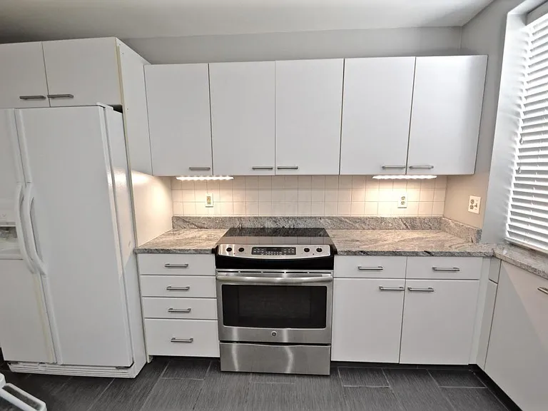 258 Jackson St — Photo 18