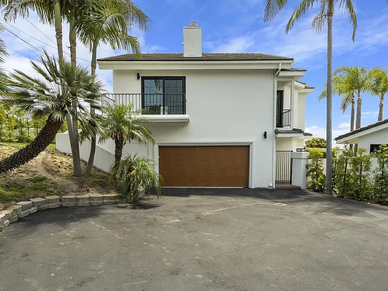 683 Marine View Ave — Photo 24