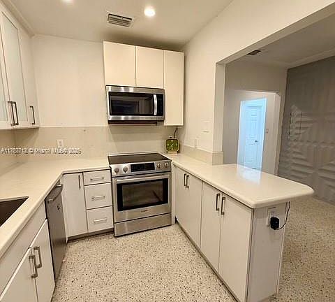 2nd image of 1642 NE 124th Ln N