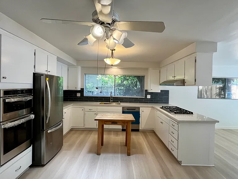 16641 Park Lane Cir — Photo 7