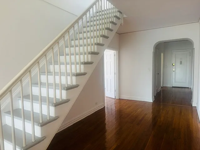 3240 Henry Hudson Parkway East — Photo 3