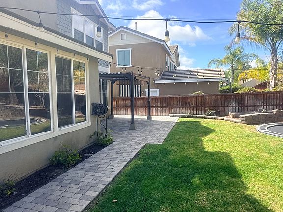 3rd image of 40365 Amesbury Ln