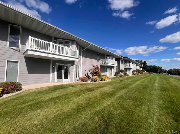 2000 Lake Shore Dr APT L, Gladstone, MI 49837