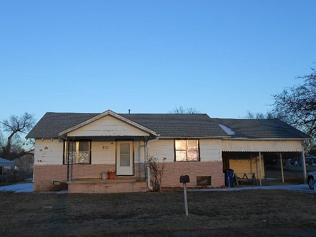 1st image of 601 N Oak