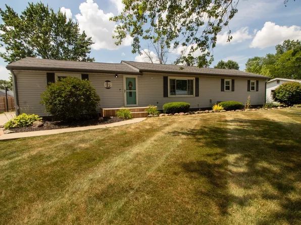 113 Peterson Dr, Sweetser, IN 46987