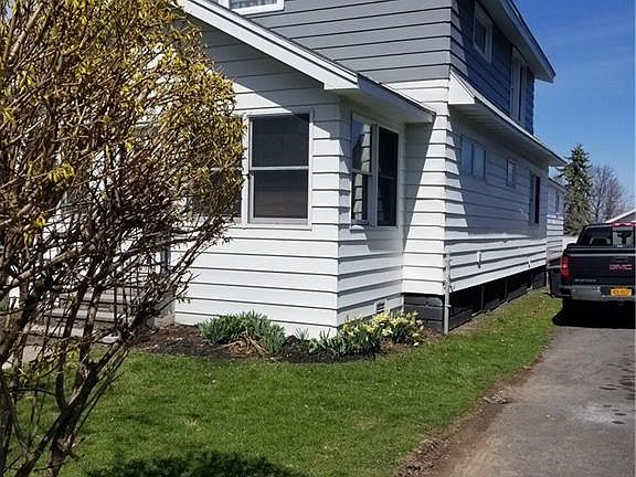 2nd image of 123 Huntley St