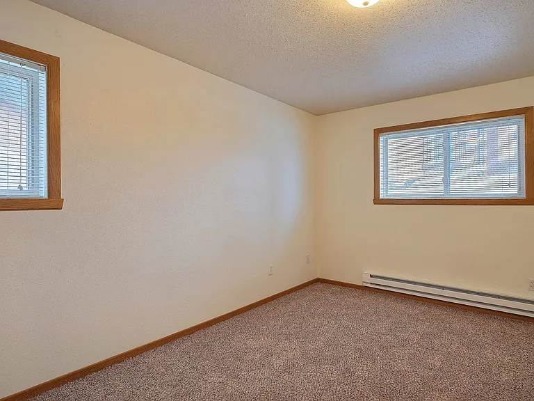 Fargo, ND Dakota Manor Apartments | Bedroom