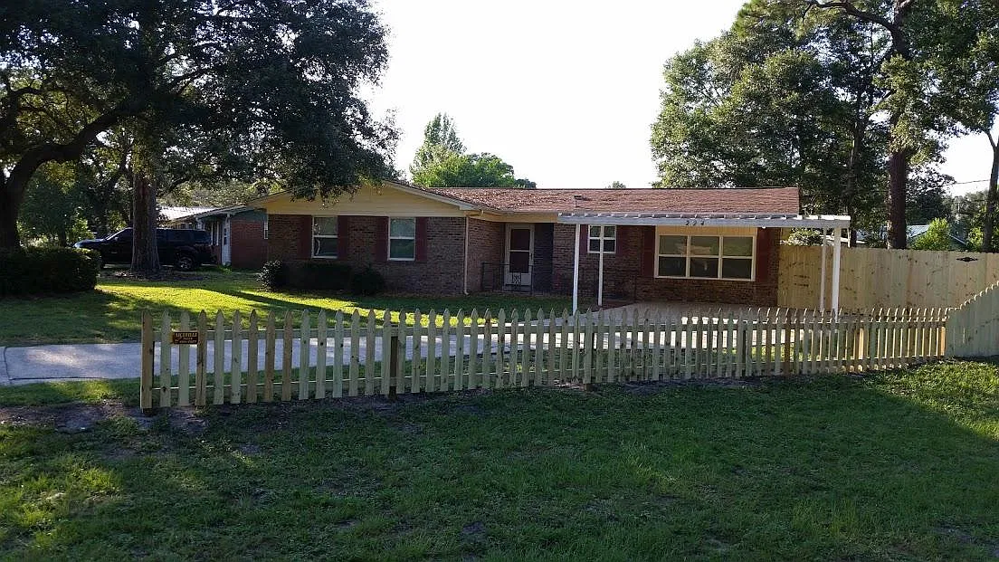 3 bed, 1.5 bath, 1418 sqft, $1,925 — Photo 1