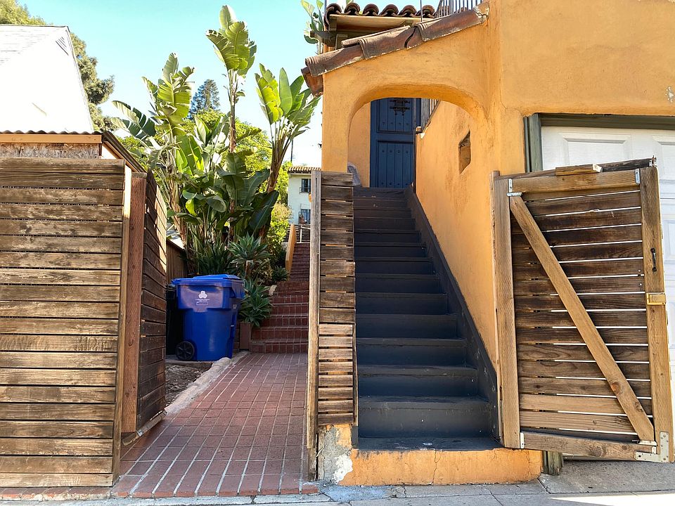 1st image of 2480 Silverlake Dr