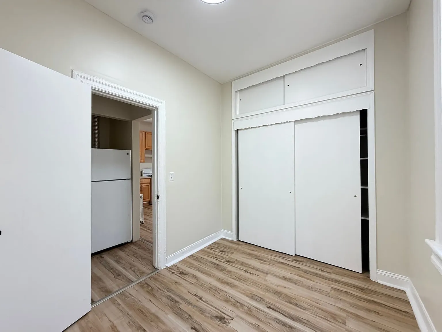 3 bed, 1000 sqft, $2,500 — Photo 2