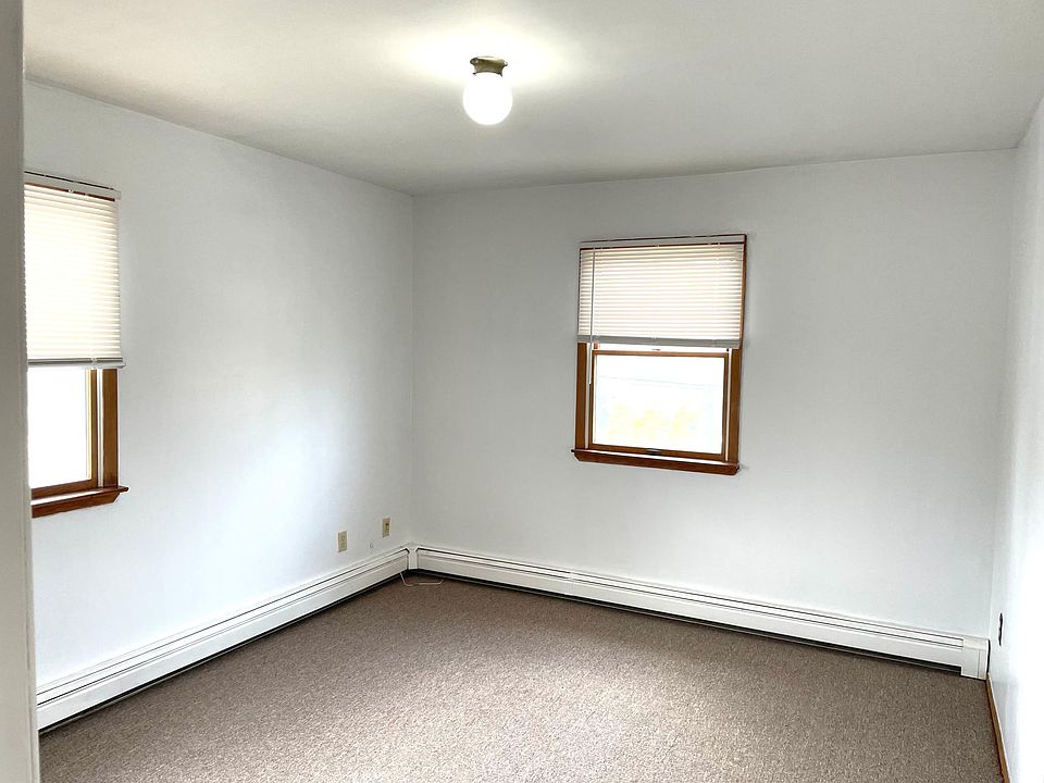 2nd image of 19 Frost Pond Rd
