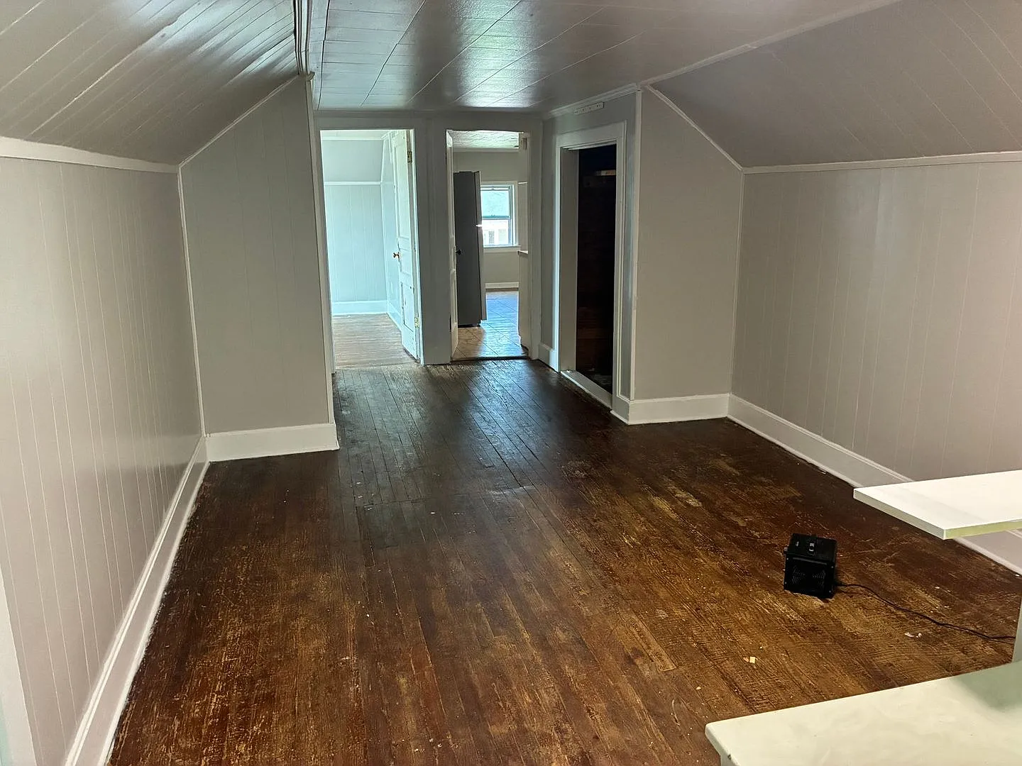 105 N Hatton Ave — Photo 2