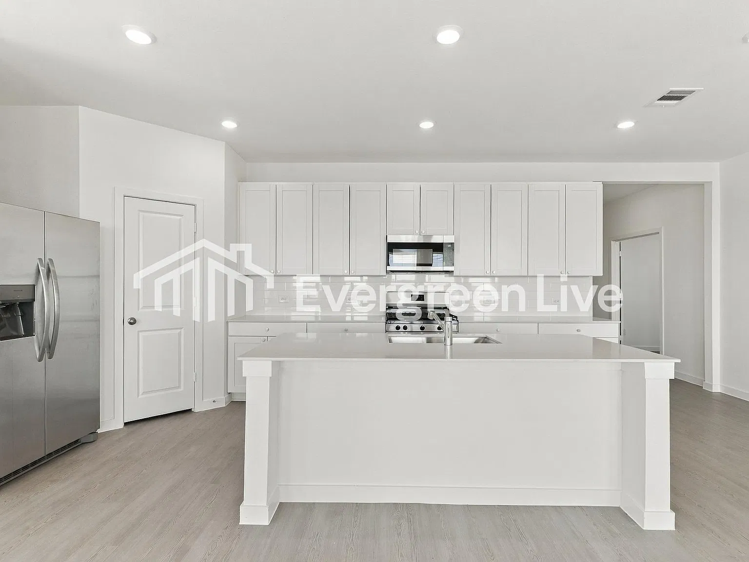 4 bed, 2.0 bath, 2083 sqft, $2,245 — Photo 3