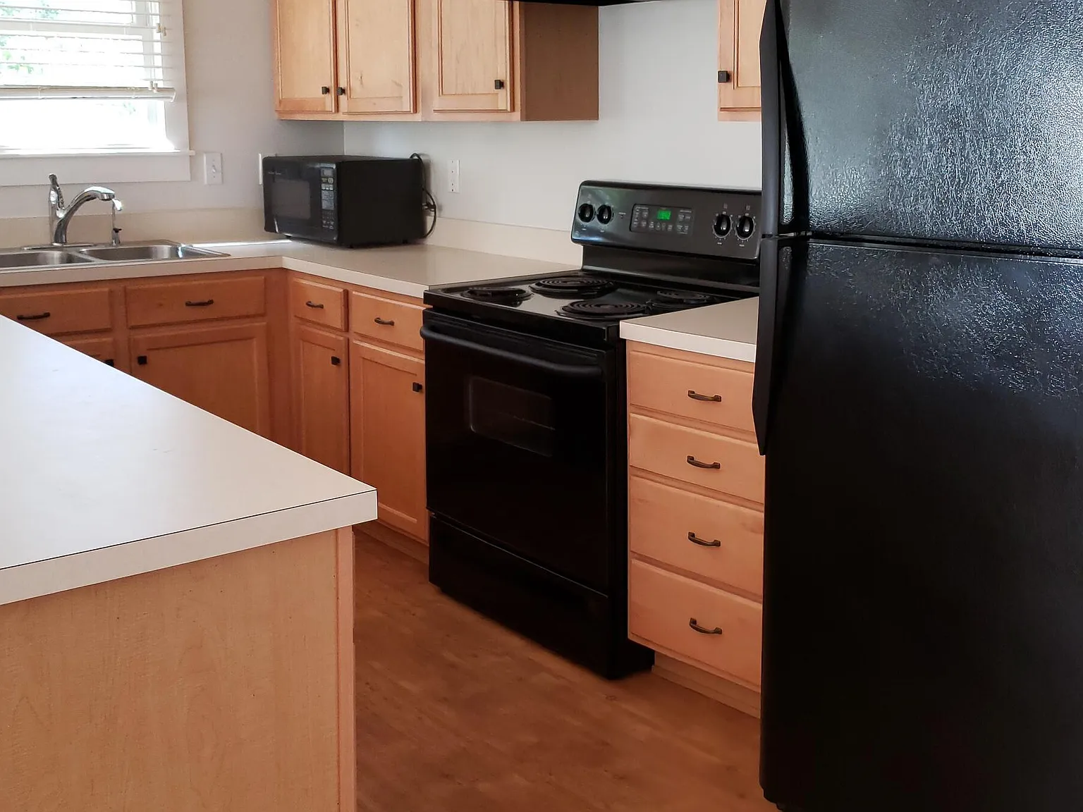 1 bed, 1.0 bath, 650 sqft, $1,175 — Photo 2
