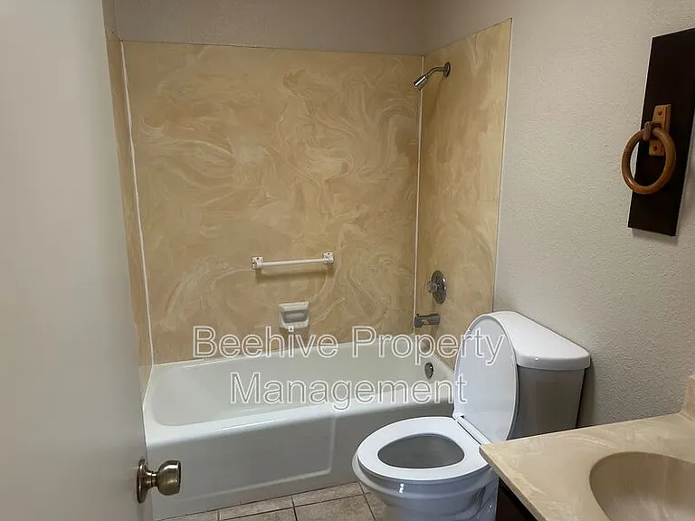 539 1/2 E 2nd Ave #2 — Photo 7