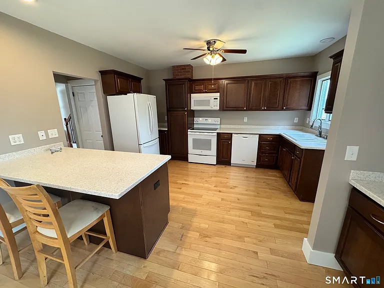 18 Spicer Ave — Photo 10