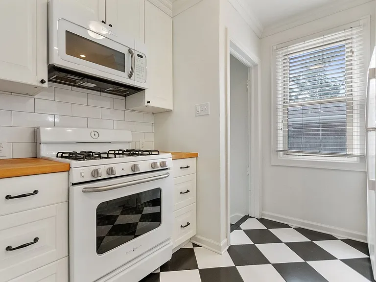 654 S Bryant St — Photo 33