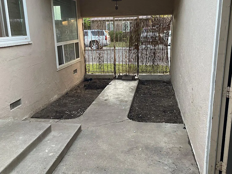 201 E Churchill St — Photo 12