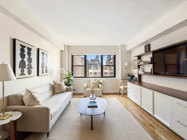 165 East 72nd Street 14M image 2 of 10