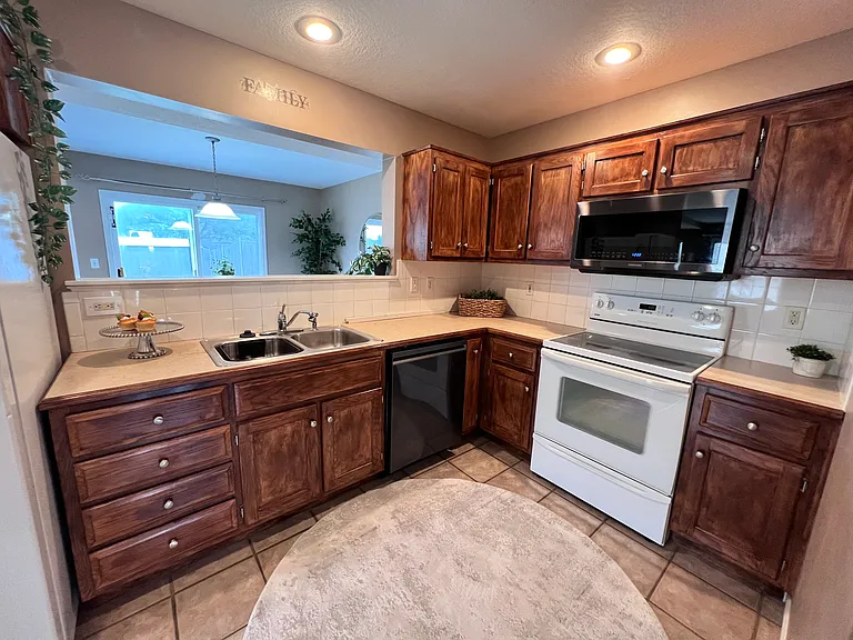 3511 Fieldstone Ct — Photo 4