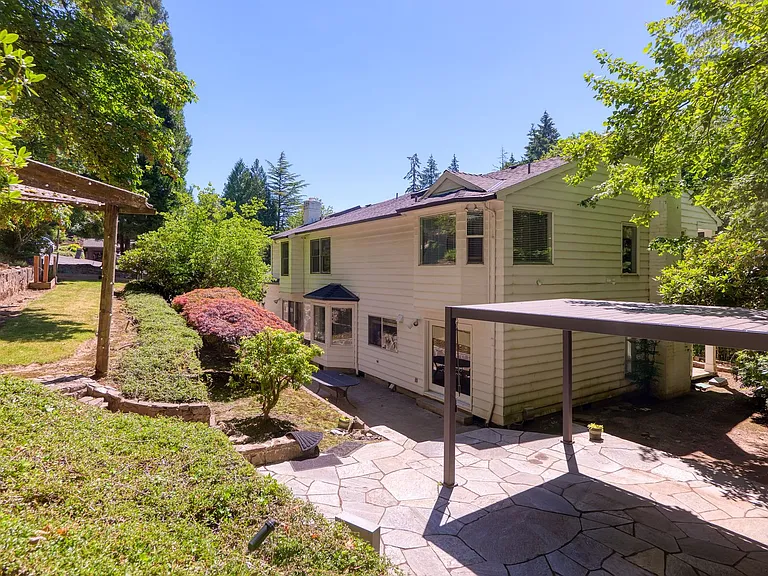 18052 Hobbit Ct — Photo 22