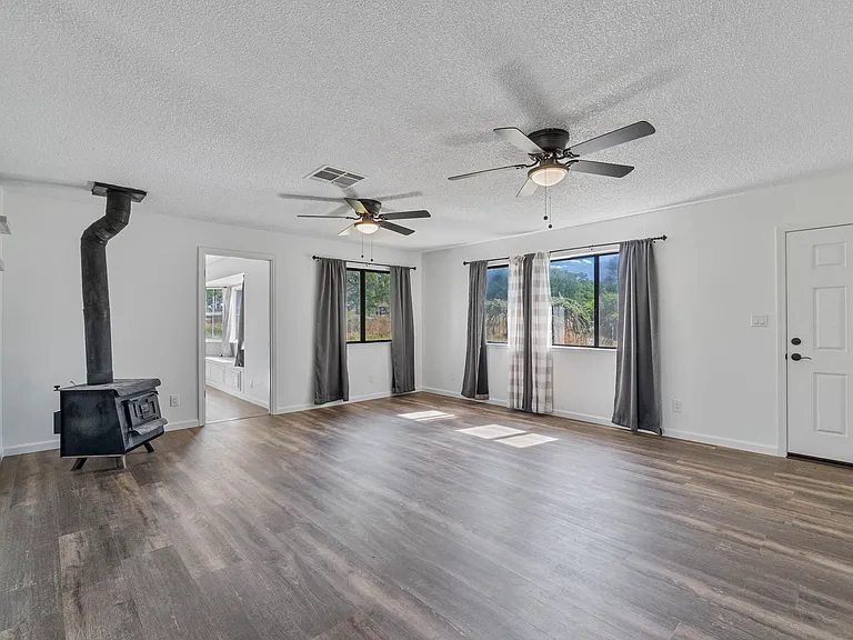 31331 Auberry Rd — Photo 5
