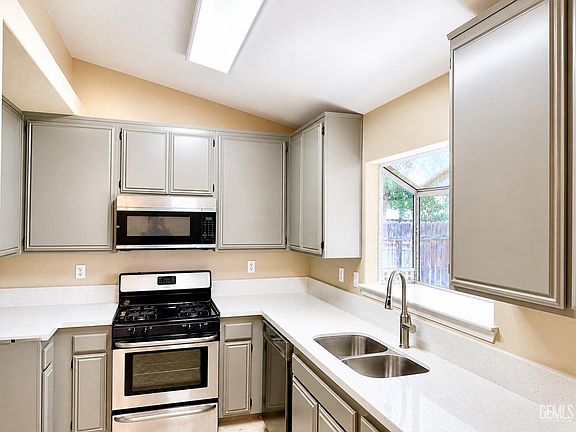 5th image of 3125 Silver Spur Way