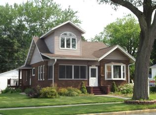 327 2nd St, Baraboo, WI 53913