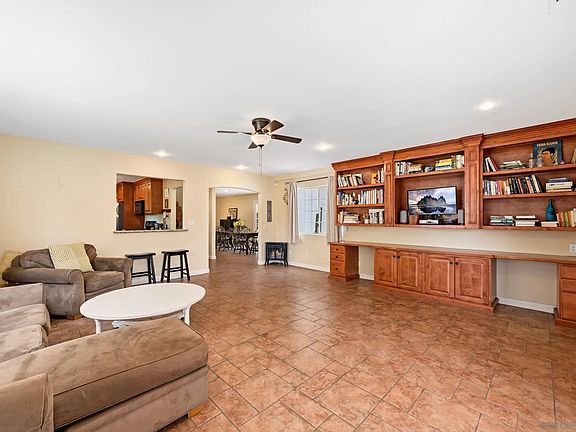 4th image of 2744 Felicita Rd