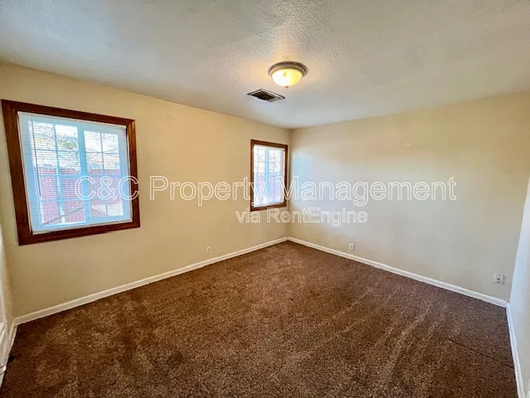 1720 Cherry Ave — Photo 9
