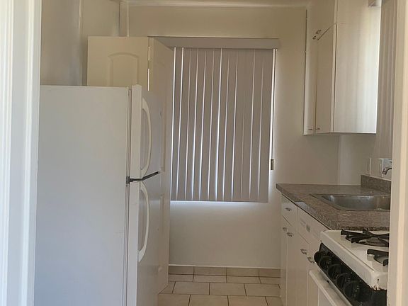 5th image of 308 N Louise St #2