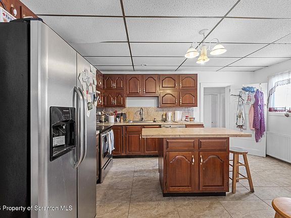 5th image of 812 Old St