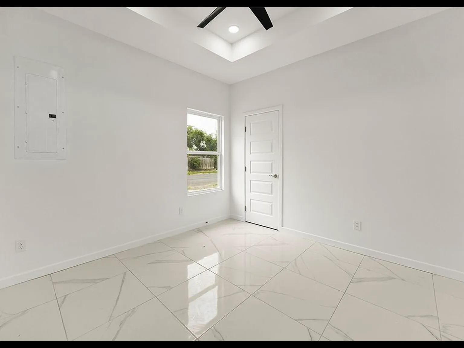 3 bed, 1300 sqft, $725 — Photo 3