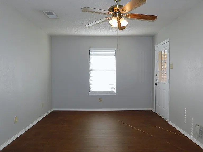 2214 Bernard St #2214 — Photo 8