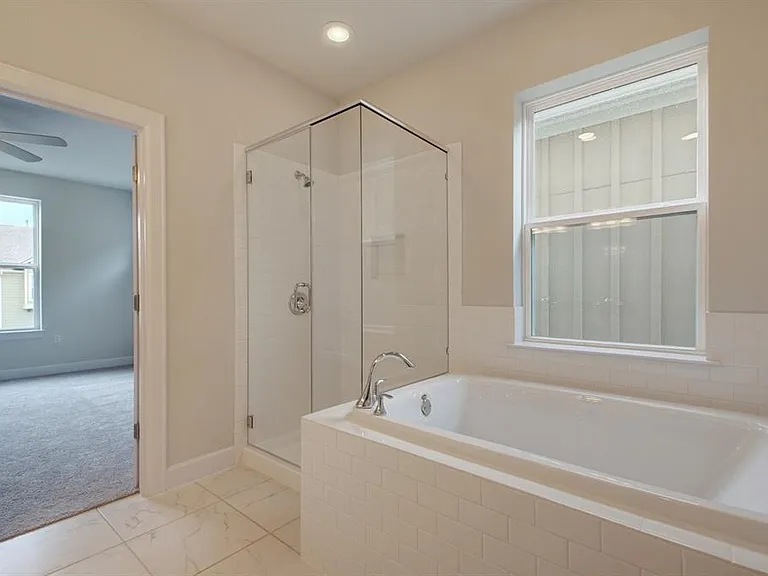 2910 Zach Scott St — Photo 14