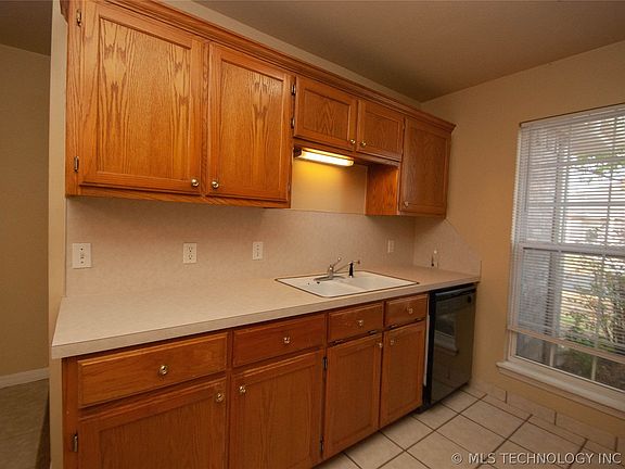 5th image of 1221 W Indianola St