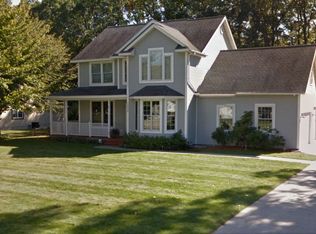 1073 S Robinhood Dr, Muskegon, MI 49445