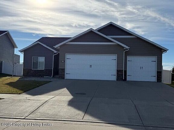 2nd image of 1869 Yellowstone Cir