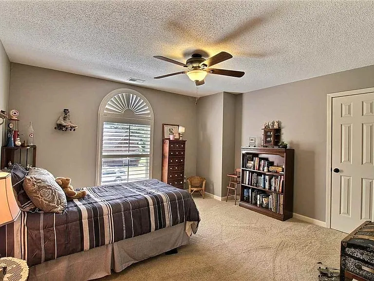 2345 Linkenholt Dr — Photo 15