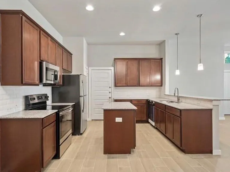 218 Oakcrest #A — Photo 6
