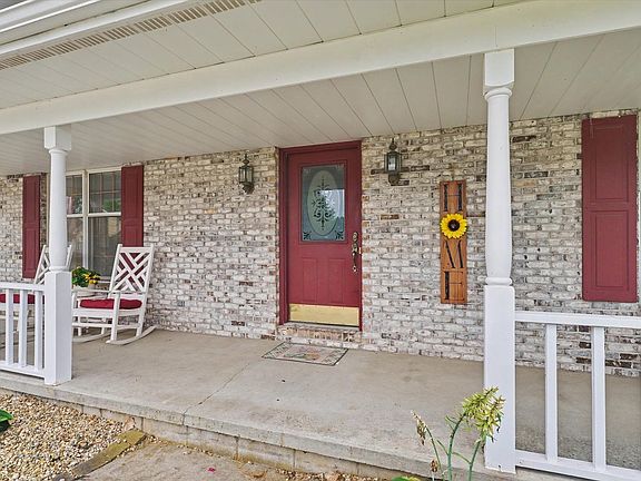 4th image of 300 Gainesborough Ct
