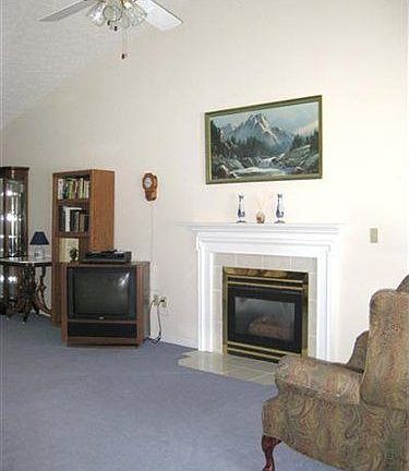 3rd image of 202 Pinehurst Dr SE