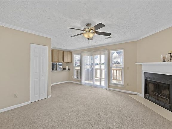 3rd image of 374 Oak Harbor Trl